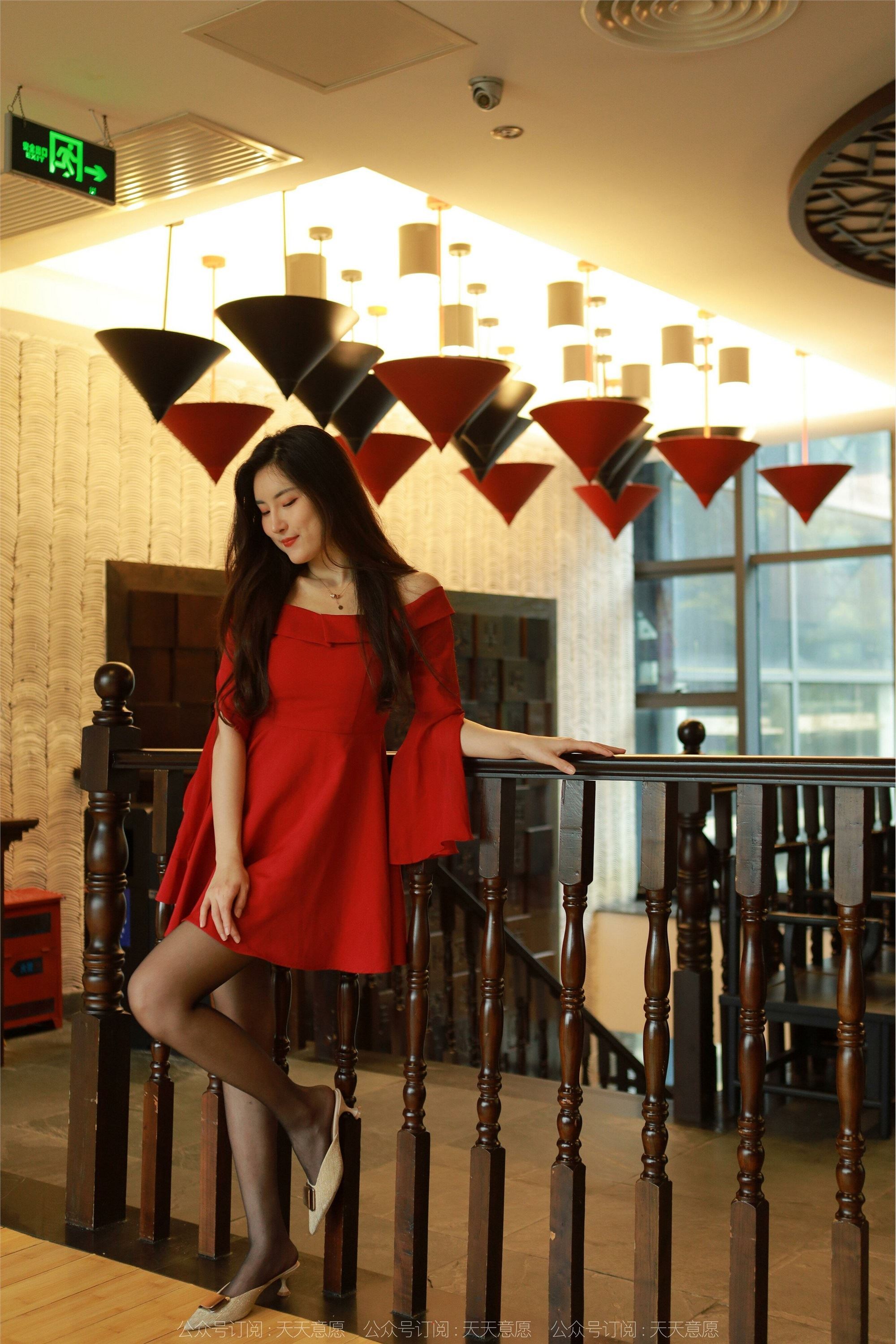 IESS异思趣向  2022.05.08 丝享家 1082：小宝《红裙女神》